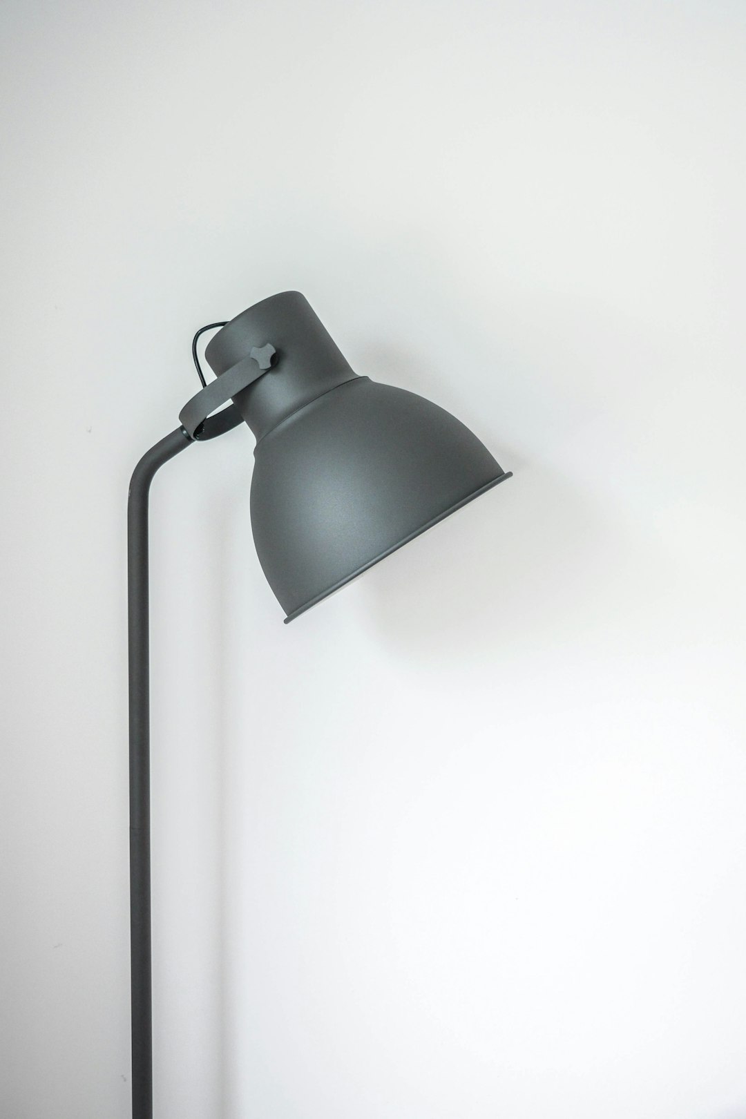 مصباح أرضي LED